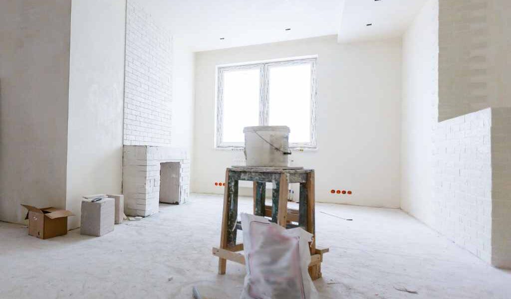 Frisch renovierter Wohnraum mit modernem Innenanstrich