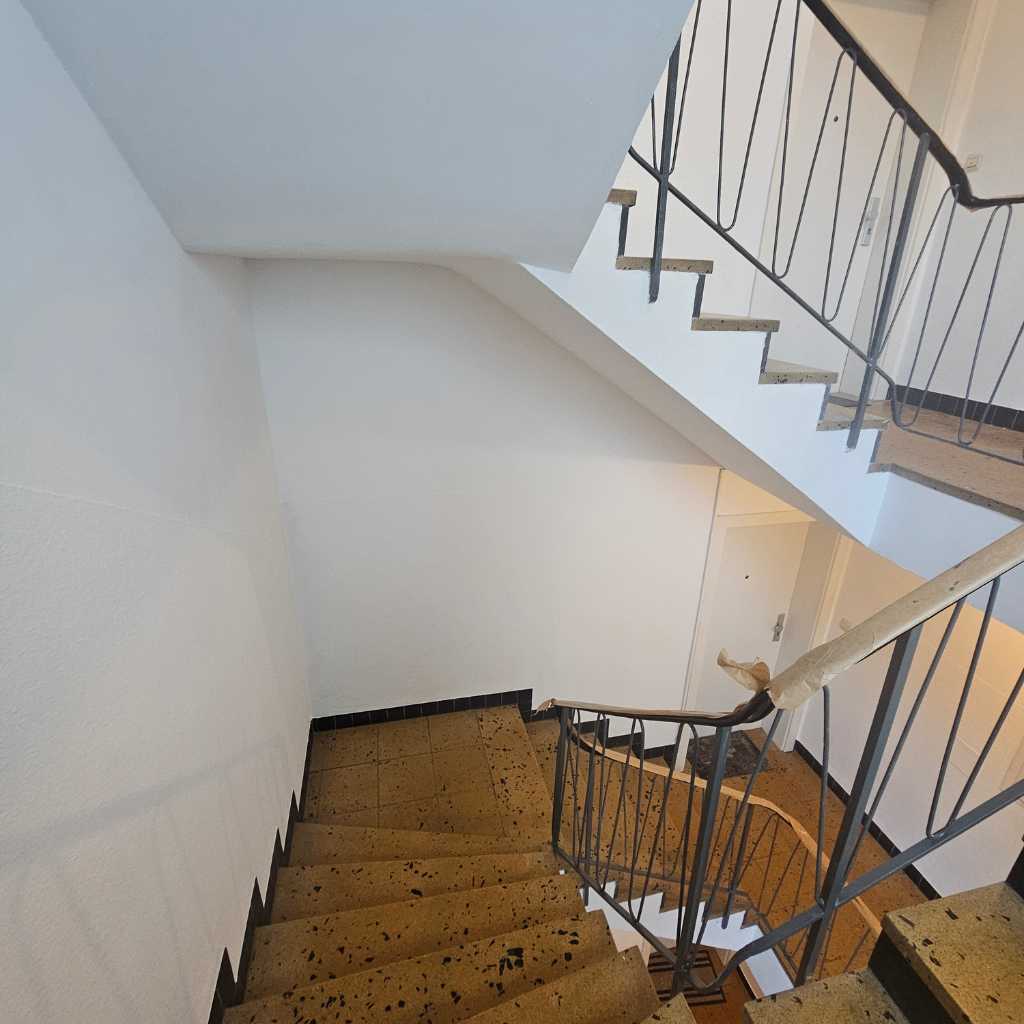 Treppenhaus von oben nach abgeschlossener Renovierung