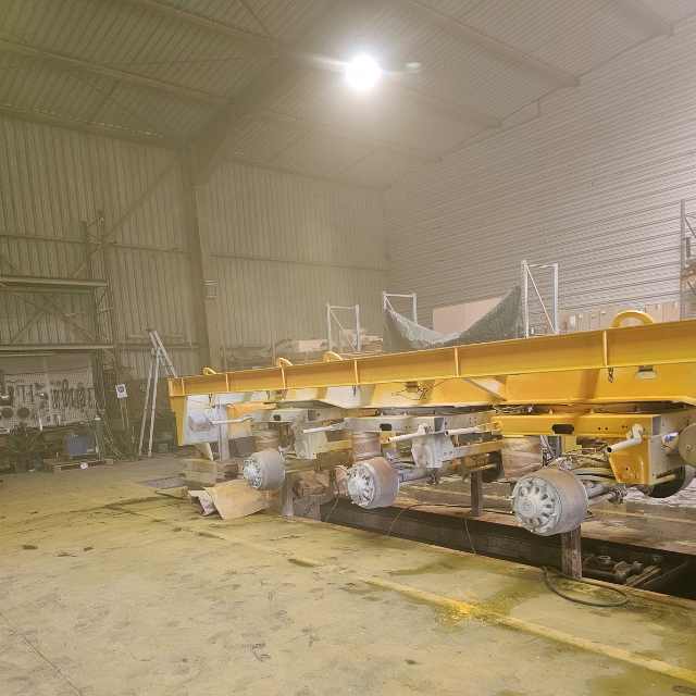 Maschinenlackierung Karlsruhe, Fahrwerks und Achskomponenten sauber beschichtet