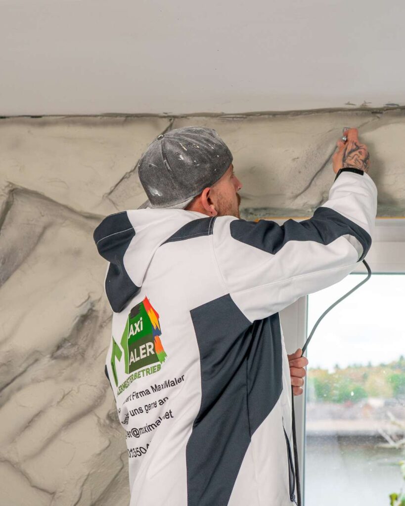 Maler in Heidelberg von MaxiMaler bei professionellen Malerarbeiten im Innenbereich einer Renovierung